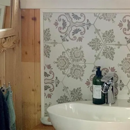 Beautiful In With Kitchen Holiday home